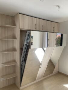 Composition Lit escamotable avec sur meuble en melamine ceruse avec option miroir pour couchage 160x200 Anne Medium